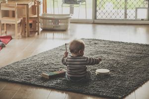 Как создать безопасные условия для малыша в детской комнате и квартире